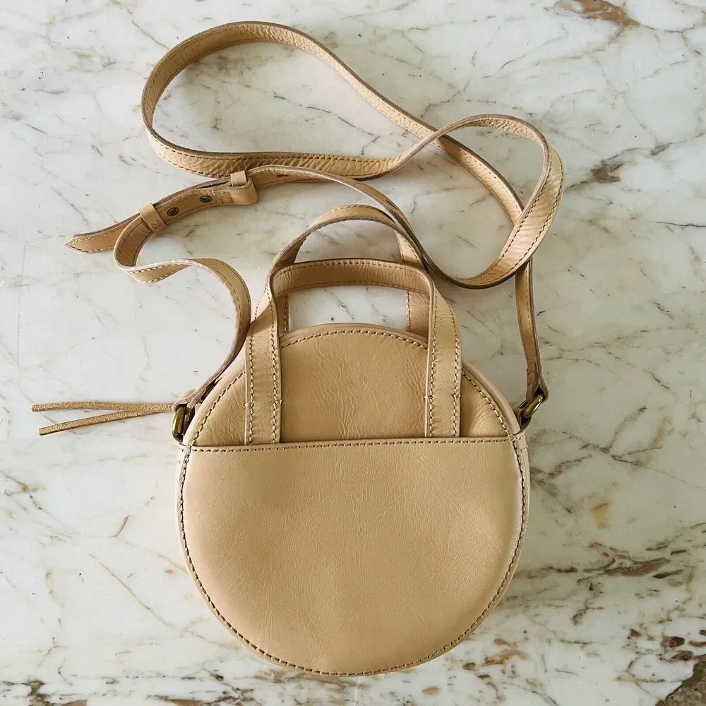MADEWELL The Juno Circle Crossbody Bag in Beige Leather